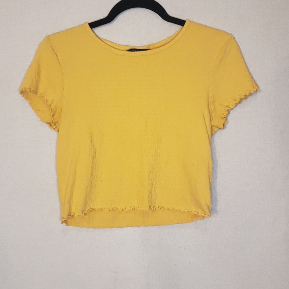 American Eagle Cropped Top Medium Yellow Smocked Scallop Hem Preloved Good‎